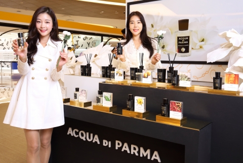 롯데백화점, 연말 향수 선물 수요 공략···대형 향수 팝업 진행