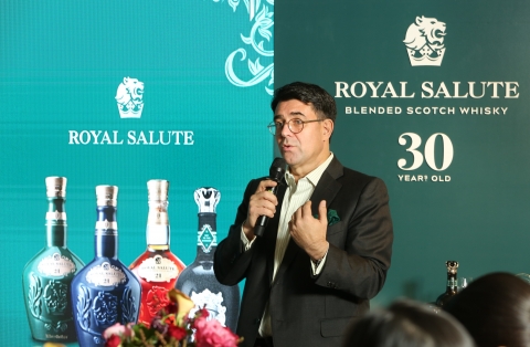 고가 위스키 열풍···페르노리카코리아, '30년산 로얄살루트'로 성장 드라이브