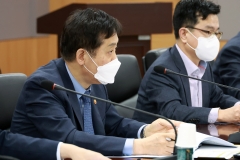 김주현 금융위원장 "연말 퇴직연금시장 과당경쟁에 면밀히 대응해야"