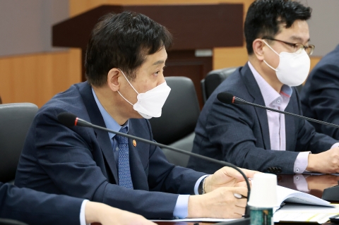김주현 금융위원장 &quot;연말 퇴직연금시장 과당경쟁에 면밀히 대응해야&quot;