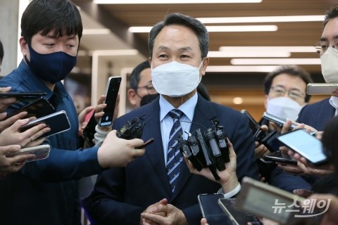 신한금융 회추위는 조용병 대신 왜 진옥동을 선택했을까?