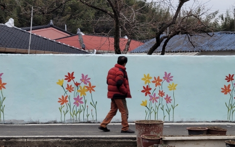 광양제철소 벽화재능봉사단, 하포마을서 벽화그리기 및 코팅작업