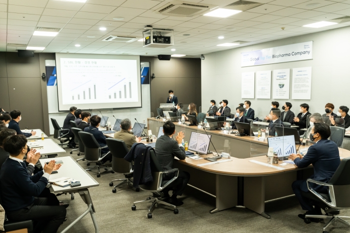 삼성바이오로직스가 송도 본사에서 주요 협력사를 대상으로 회사 소개를 진행하는 모습
