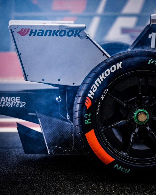전기차 레이싱 타이어 '아이온'은 FIA와의 긴밀한 협력을 통해 3세대 포뮬러 E 머신에 맞춤형으로 개발됐다. 사진=한국타이어 제공