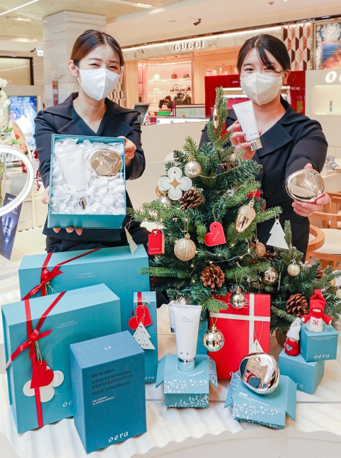 한섬 &quot;크리스마스에 '오에라 홀리데이 글로우세트' 어떠세요&quot;