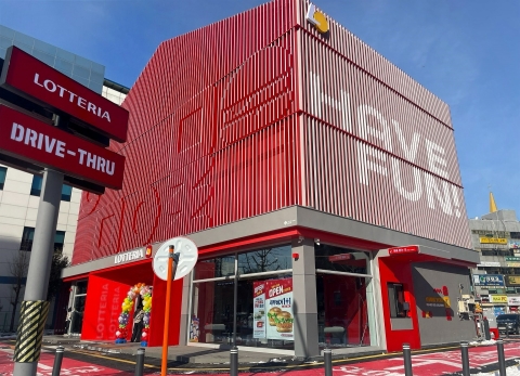 롯데리아, '플래그십 스토어' 안산DT점 리뉴얼 오픈