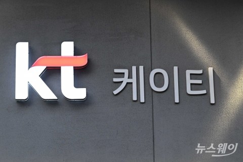 KT, 임원인사 잠정 연기···"현 체제 당분간 유지"