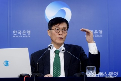 새해에도 '인상 기조 그대로'···올해 첫 금통위 '베이비스텝' 전망