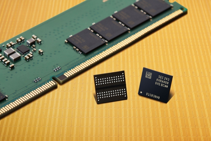 삼성 12나노급 16Gb DDR5 사진=삼성전자 제공