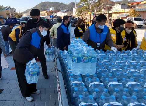 GS리테일, 가뭄으로 식수난 겪는 완도군에 생수 1만병 긴급지원