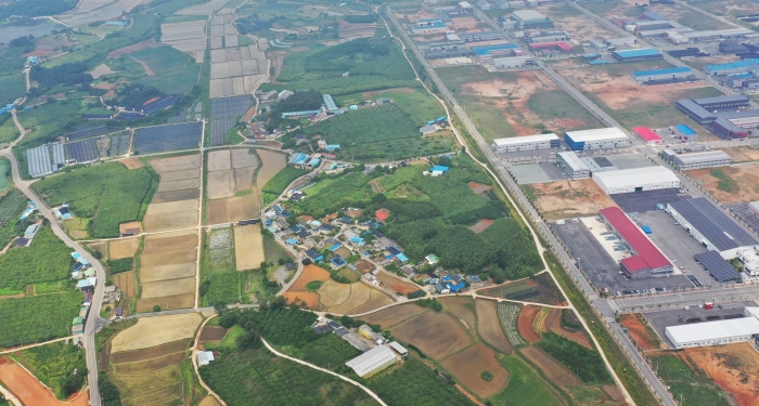 나주 에너지 국가산단 조성 부지(오른쪽 혁신산단)