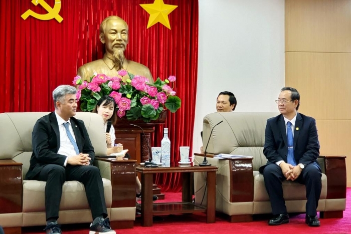 정원주 중흥그룹 부회장이 베트남 빈즈엉성에서 응우옌 반 자잉(nguyen van danh) 부성장을 접견하고 있다. 사진 = 대우건설