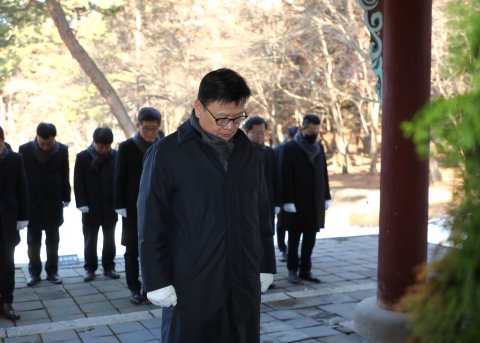 이원덕 우리은행장, 임원진과 홍유릉 참배···&quot;동반성장 힘쓸 것&quot;