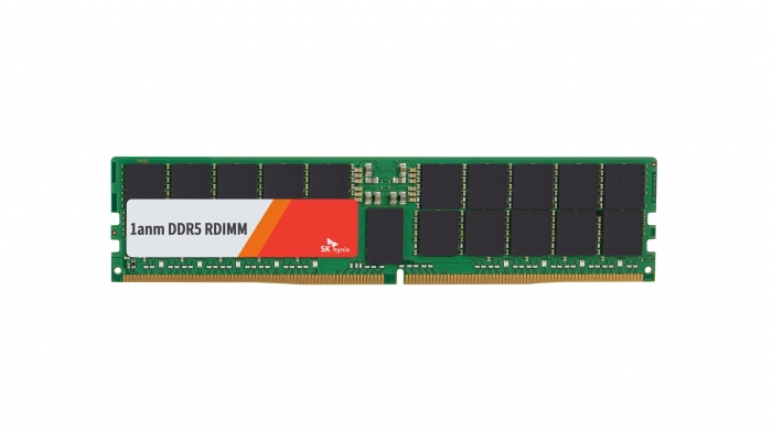 SK하이닉스가 세계 최초로 인텔로부터 인증을 획득한 10나노급 4세대 서버 D램 DDR5 사진=SK하이닉스 제공