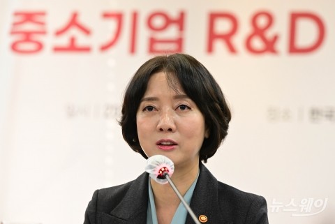  이영 중기부 장관 &quot;중소기업 R&amp;D 기회 확대 할 것&quot;