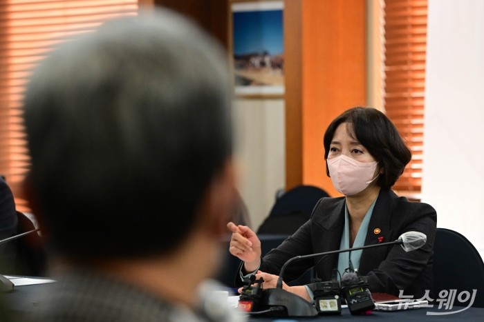 이영 중소벤처기업부 장관이 12일 오전 서울 중구 한국프레스센터에서 열린 중소기업 R&D 제도 혁신 방안 간담회에서 발언을 하고 있다. 사진=강민석 기자 kms@newsway.co.kr