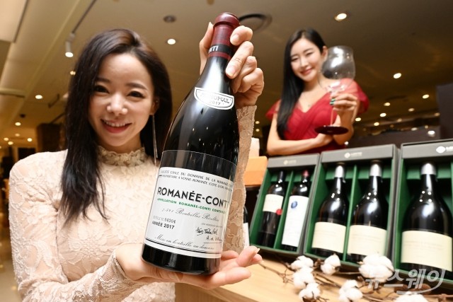 [한 컷]국내 딱 1병 '로마네콩티2017' 와인…오직 '잠실롯데월드몰'서만 판매