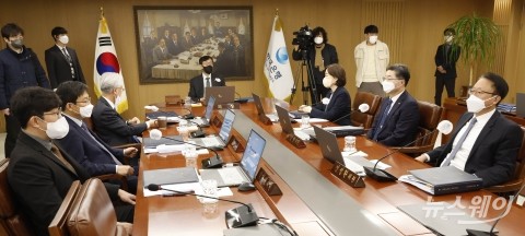 한은, 올해 첫 금통위서 기준금리 0.25%p 인상···3.25%→3.50%(상보)