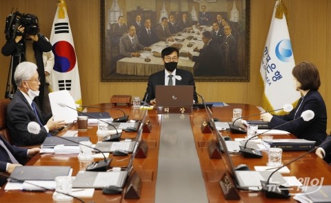 한은, 기준금리 0.25%p 인상···3.25%→3.50%(1보)
