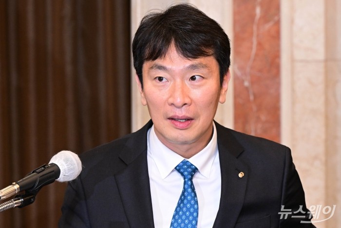 이복현 금융감독원 원장이 13일 오전 서울 여의도 켄싱턴호텔에서 열린 기관전용 사모펀드(舊PEF) 운용사 CEO 간담회에서 모두발언을 하고 있다. 사진=강민석 기자 kms@newsway.co.kr