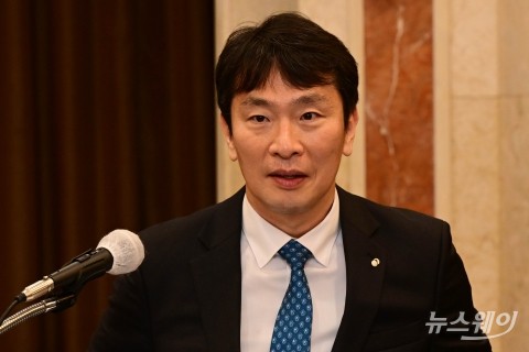 이복현 금감원장 &quot;은행, 가산금리 조정 재량 있어&quot;