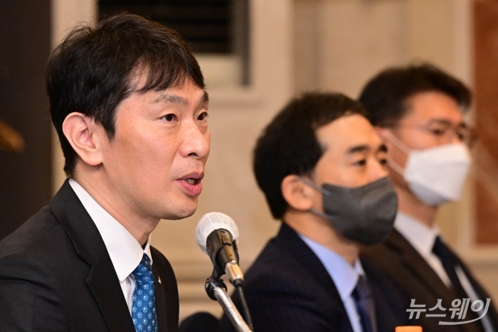 이복현 금융감독원 원장이 13일 오전 서울 여의도 켄싱턴호텔에서 열린 기관전용 사모펀드(舊PEF) 운용사 CEO 간담회에서 모두발언을 하고 있다. 사진=강민석 기자 kms@newsway.co.kr