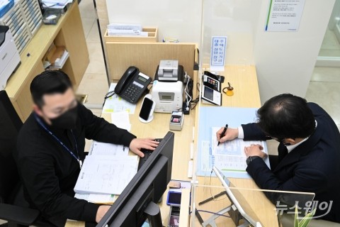 주담대·전세대출 금리 모두 3%대로···15개월 만에 처음