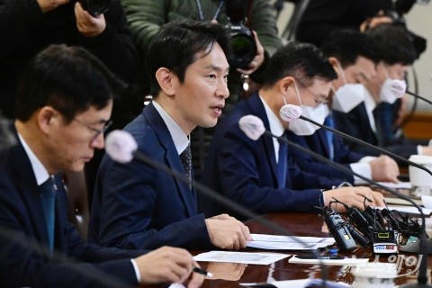 이복현 금감원장 &quot;은행 영업시간 정상화 반대 상식적이지 않다&quot;