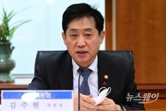 금융위, 민관 100여명과 금융업 발전 '끝장토론'···김주현 "영업사원처럼 뛸 것"