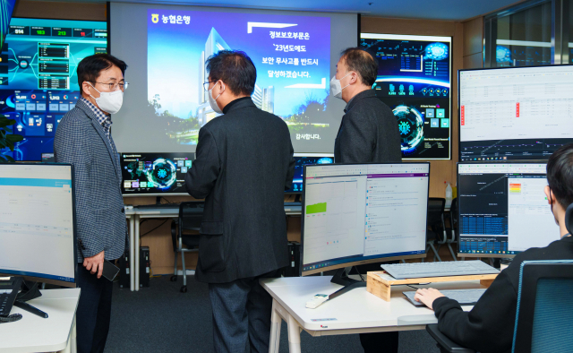 이석용 NH농협은행장이 설 연휴 비상대응체계를 점검했다 사진=농협은행 제공