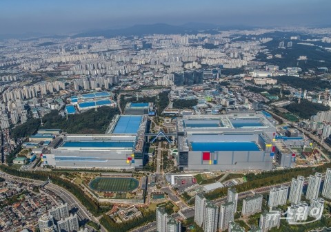 삼성전자, 4분기 반도체 영업익 2700억···메모리 충격