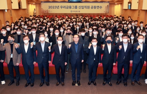 손태승 우리금융 회장, 그룹 신입직원 격려···&quot;동료로서 함께 성장해야&quot;