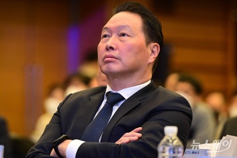 최태원 SK그룹 회장, 대통령 특사로 남미 방문···부산 엑스포 유치