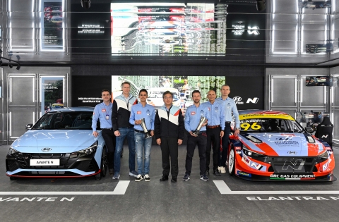 현대차, 'WTCR 더블 챔피언' 쾌거 임직원들과 공유