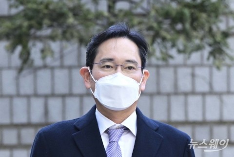 취임 100일 앞두고 법정 향하는 이재용 삼성전자 회장