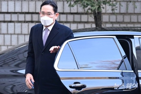 쉴 새 없이 달려온 삼성전자···이재용 회장 취임 100일차에 법원 출석
