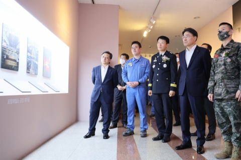 포항제철소 135일만에 정상화···최정우 회장 &quot;포스코, 경제발전 앞장설 것&quot;