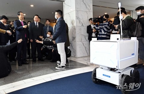 대한상의 &quot;6대 첨단산업 규제 개선해야&quot;