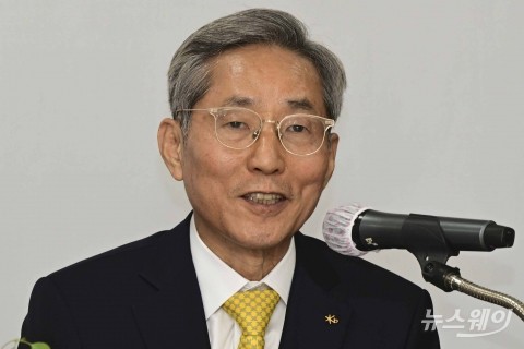 윤종규 KB금융 회장 &quot;아태지역 넷제로 전환 위해 소통 강화&quot;