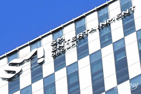 카카오·SM엔터 기업결합 승인···&quot;자사 우대 점검 등 시정조치도&quot;