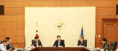 이복현 금감원장 &quot;자본시장 개선···해외투자자 접근성 제고&quot;
