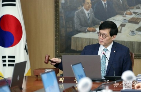 한은, 기준금리 3.50% 동결···경기침체 우려에 '숨고르기'(1보)