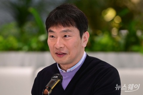 이복현 금감원장 &quot;인터넷은행 중금리 대출 의무 개선 검토&quot;