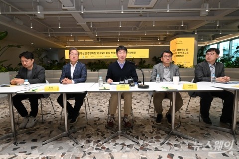 이복현 원장 "인터넷전문은행·핀테크 기업 경쟁 촉진 할 것"