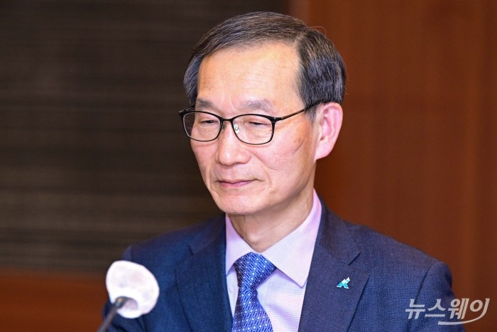 도석구 LS MnM 부회장이 27일 오후 서울 중구 롯데호텔에서 열린 핵심광물 확보전략 업계 간담회에서 이창양 산업통상자원부 장관의 모두발언을 경청하고 있다. 사진=강민석 기자 kms@newsway.co.kr