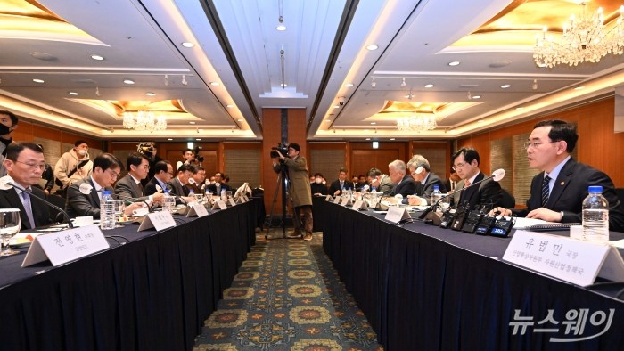 이창양 산업통상자원부 장관이 27일 오후 서울 중구 롯데호텔에서 열린 핵심광물 확보전략 업계 간담회에서 모두발언을 하고 있다. 사진=강민석 기자 kms@newsway.co.kr