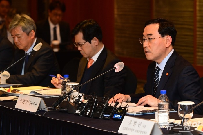 이창양 산업통상자원부 장관이 27일 오후 서울 중구 롯데호텔에서 열린 핵심광물 확보전략 업계 간담회에서 모두발언을 하고 있다. 사진=강민석 기자 kms@newsway.co.kr