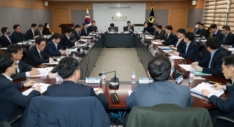 보험·증권·카드사 계좌발급 허용 검토···정책상품 취급도 확대