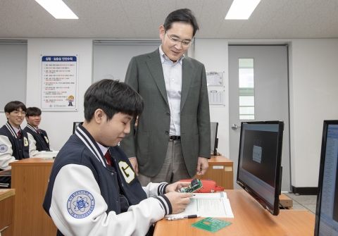 이재용 &quot;얼굴 알려져 봉사 쉽지 않아···외국인 노동자 단체 기부, 빼놓지 않고 챙겨&quot;
