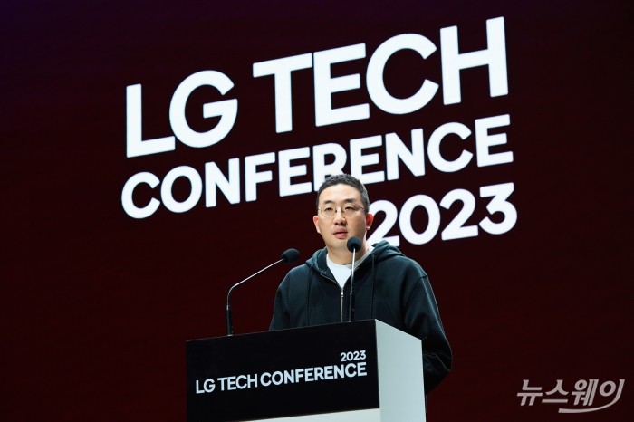 구광모 LG 회장이 LG테크콘퍼런스에서 오프닝 스피치를 하는 장면. 사진=LG 제공